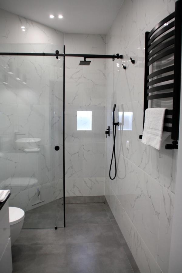 Black & White Apartament Торунь Экстерьер фото